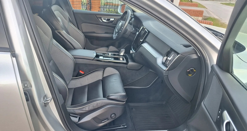Volvo V60 cena 129900 przebieg: 80120, rok produkcji 2020 z Jędrzejów małe 301